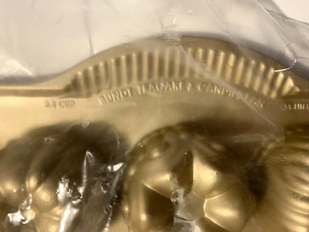 Nordic Ware Bundt Tea Cake and Candies Pan Cast Aluminum Baking Mold 30 Cakes - Picture 3 of 4